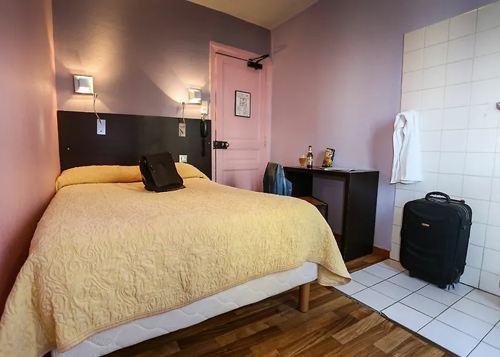 Hostel Le Montclair Montmartre By River Paryż