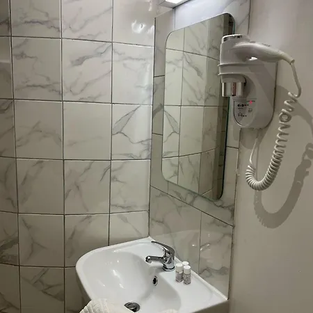 Hostel Le Montclair Montmartre By River