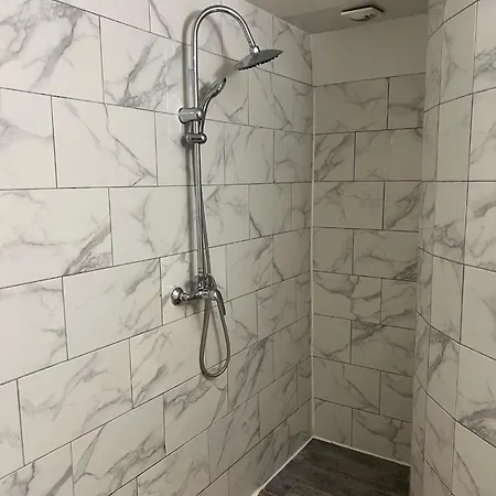 Le Montclair Montmartre By River Hostel Paryż