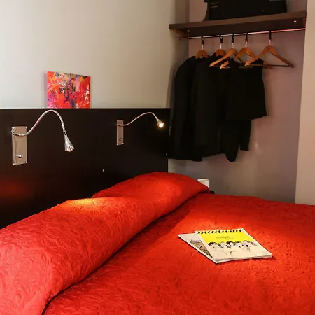 Le Montclair Montmartre By River Hostel