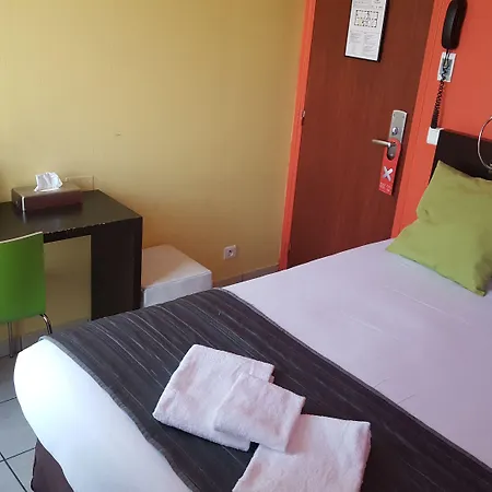 Le Montclair Montmartre By River