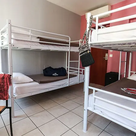 Hostel Le Montclair Montmartre By River Paryż