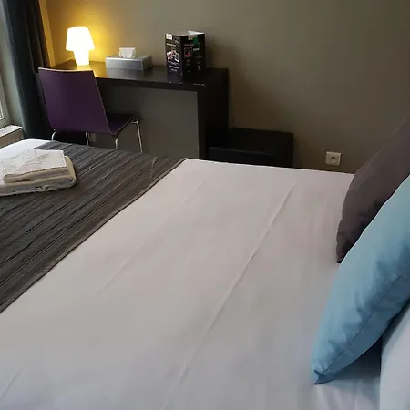 Hostel Le Montclair Montmartre By River Paryż