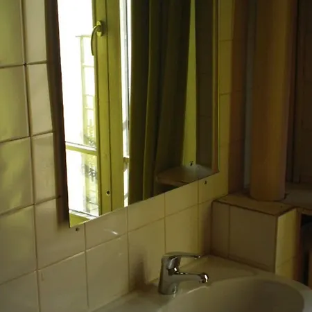 Le Montclair Montmartre By River Hostel *