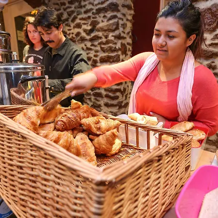 Le Montclair Montmartre By River Hostel *