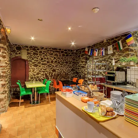 Le Montclair Montmartre By River Hostel