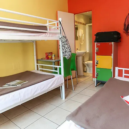 Le Montclair Montmartre By River Hostel