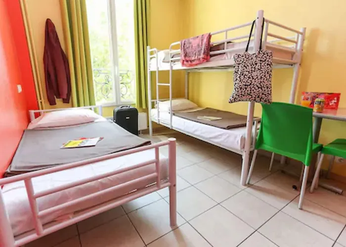 Le Montclair Montmartre By River Hostel