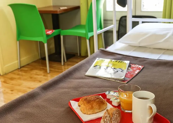 Le Montclair Montmartre By River Hostel