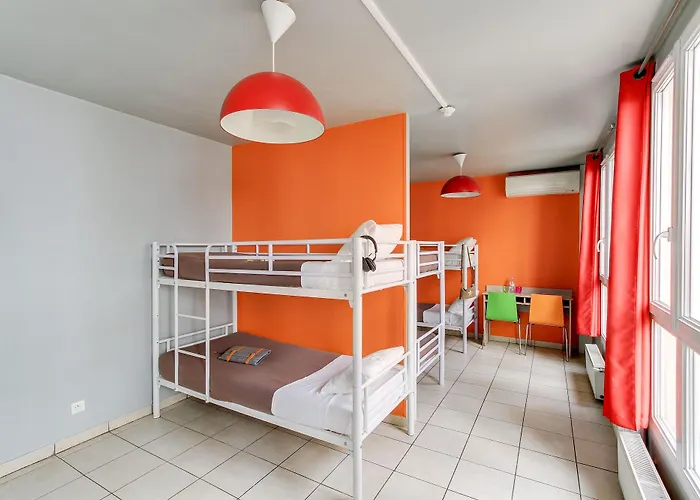 Albergue Le Montclair Montmartre By River Paris