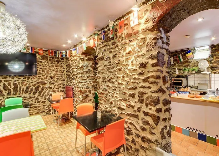 Albergue Le Montclair Montmartre By River