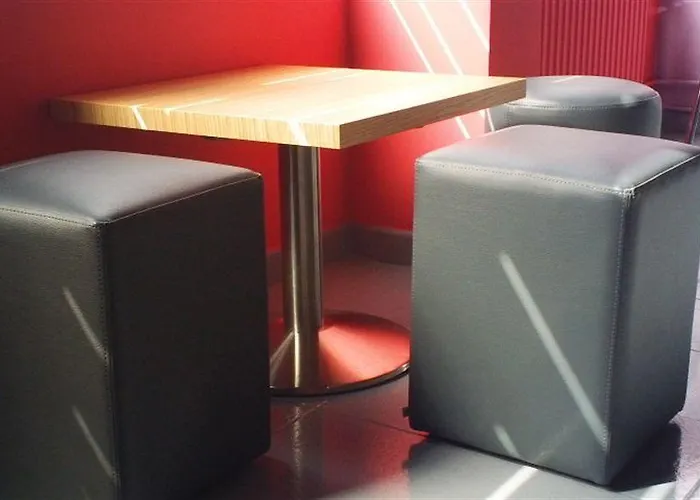 Le Montclair Montmartre By River Hostel *