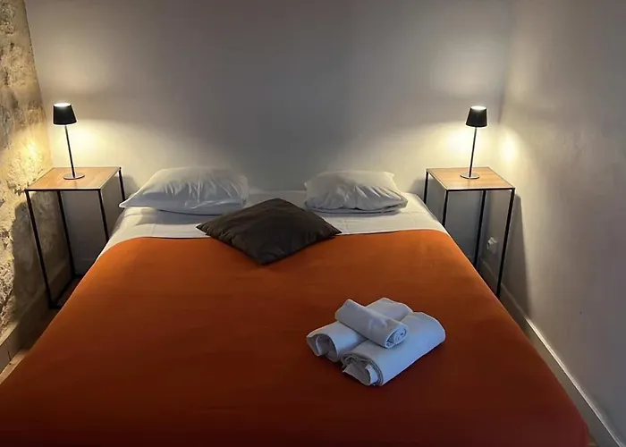 Le Montclair Montmartre By River Hostel