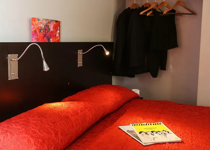 Le Montclair Montmartre By River Hostel