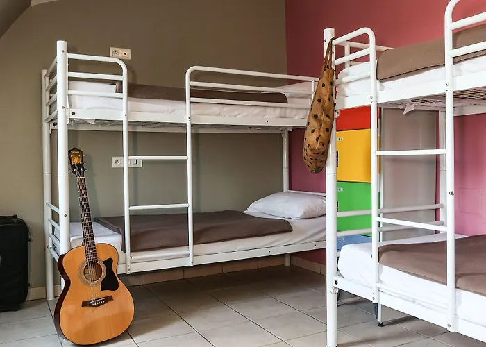 Le Montclair Montmartre By River Hostel *