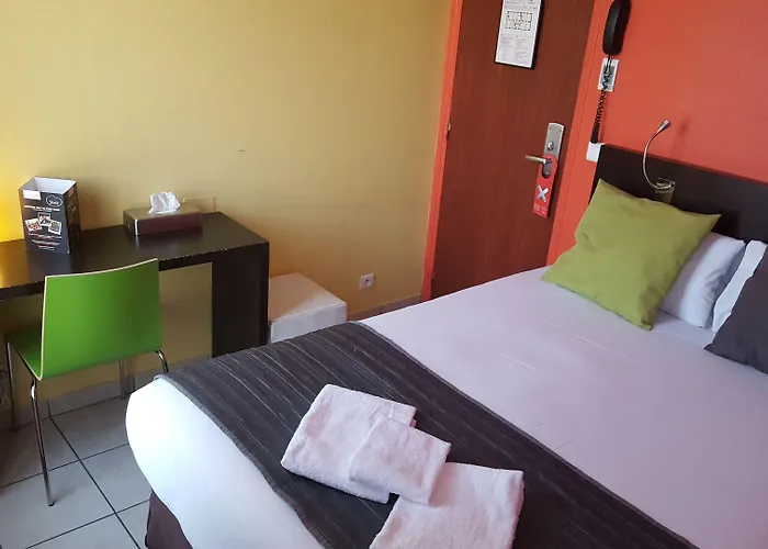 Le Montclair Montmartre By River