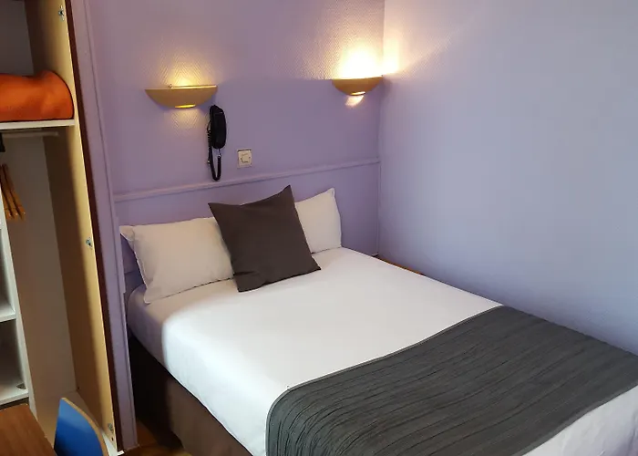 Le Montclair Montmartre By River Hostel