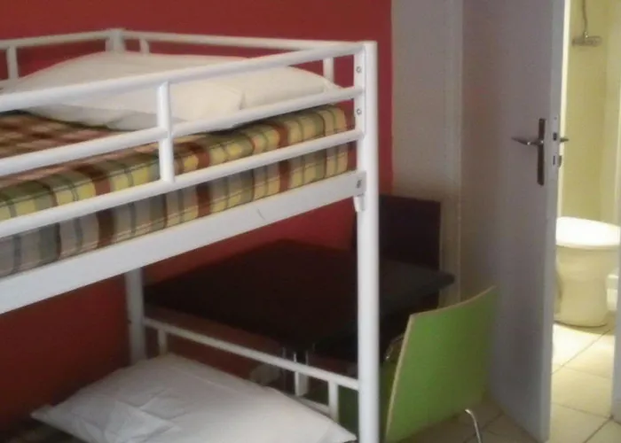 Le Montclair Montmartre By River Hostel