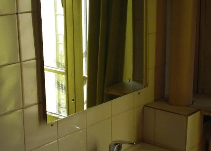 Le Montclair Montmartre By River Hostel *