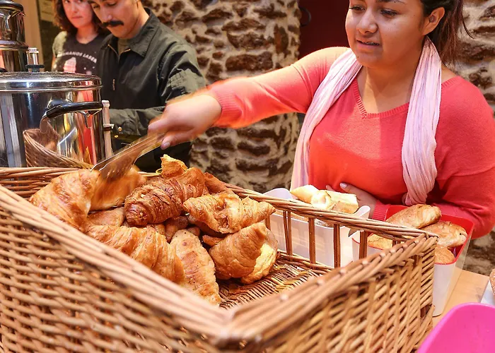 Le Montclair Montmartre By River Hostel *