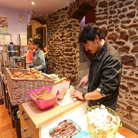 Le Montclair Montmartre By River Hostel