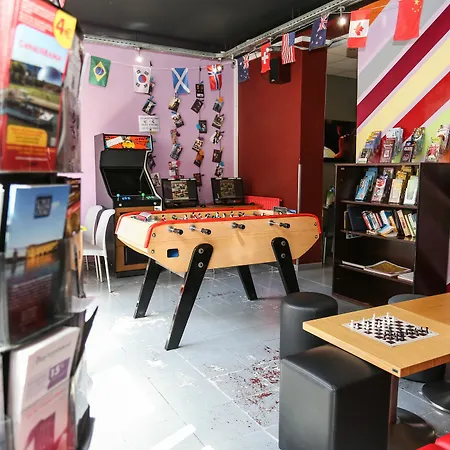 Le Montclair Montmartre By River Hostel