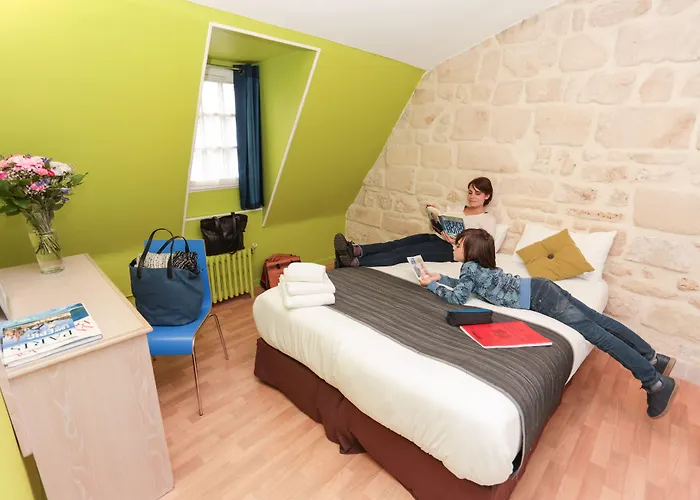 Hostel Le Montclair Montmartre By River Parijs